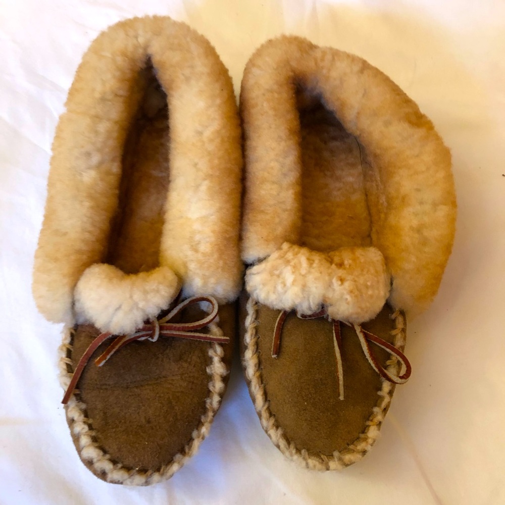 TRAPPER Womens Cozy Alpine Sheepskin Moccasin Slippers sz 6 Minnetonka